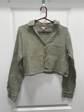 Midnight Sky Cropped Textured Cotton Button-Front Women's Top in Sage Green